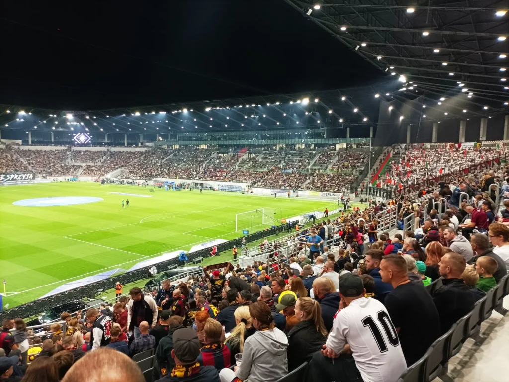 Kibice przyjezdni Legii Warszawa stawili się w ponad 1000 grupie na stadionie Pogoni w Szczecinie.